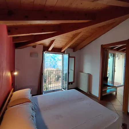 Mansarda Luce Di Apartament Lierna