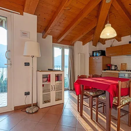 Apartament Mansarda Luce Di Lierna